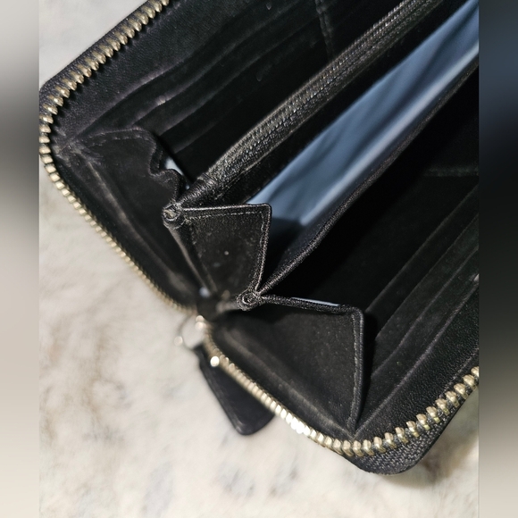 Vintage Coach Black Leather Soho Buckle Expandable Wallet. - Picture 7 of 9